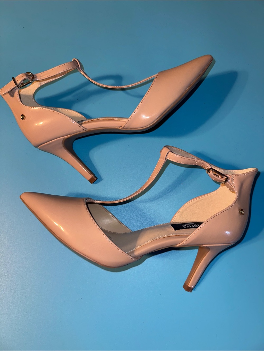 Jones New York Nude Tan Patent Leather Pointed-Toe  T Strap Heels Sz 8.5 New